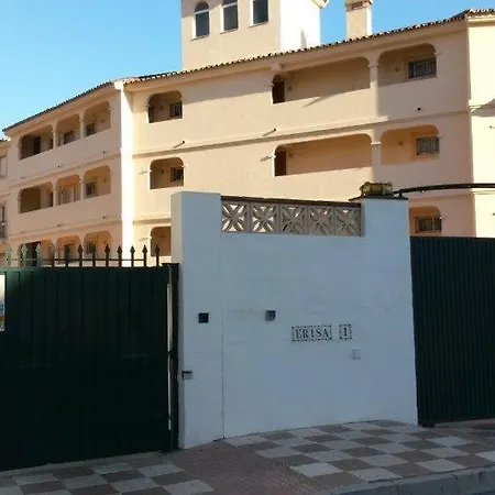 Erisa En Dos Min De La Playa, Puerto Marina טורמולינוס